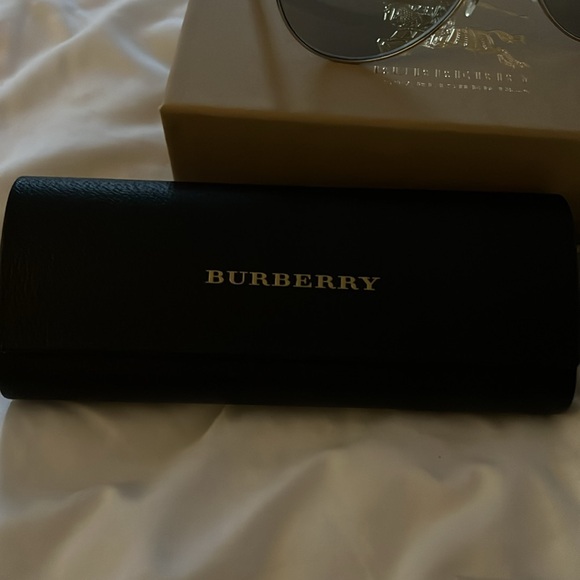 Burberry Stylish Silver Aviator Sunglasses - Picture 6 of 8